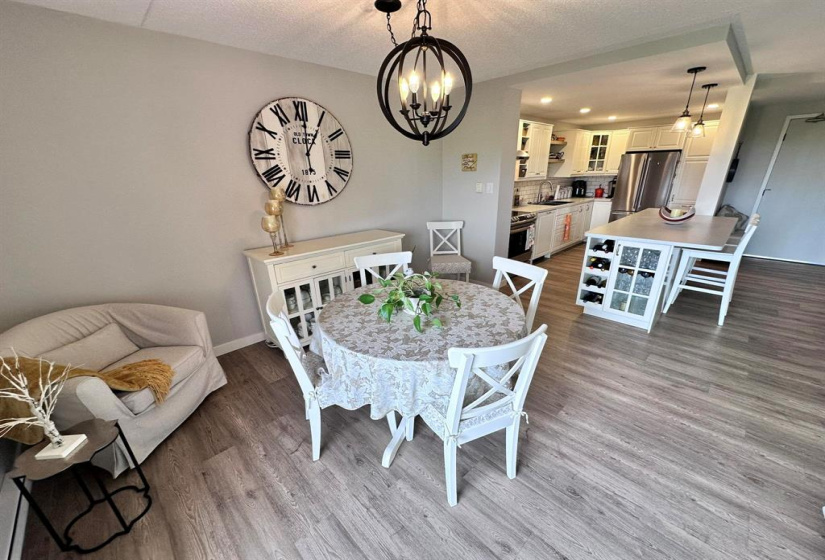 916 Cloutier, 2 Bedrooms Bedrooms, 8 Rooms Rooms,1 BathroomBathrooms,Condominium,For Sale,Cloutier