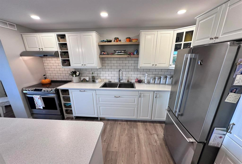 916 Cloutier, 2 Bedrooms Bedrooms, 8 Rooms Rooms,1 BathroomBathrooms,Condominium,For Sale,Cloutier