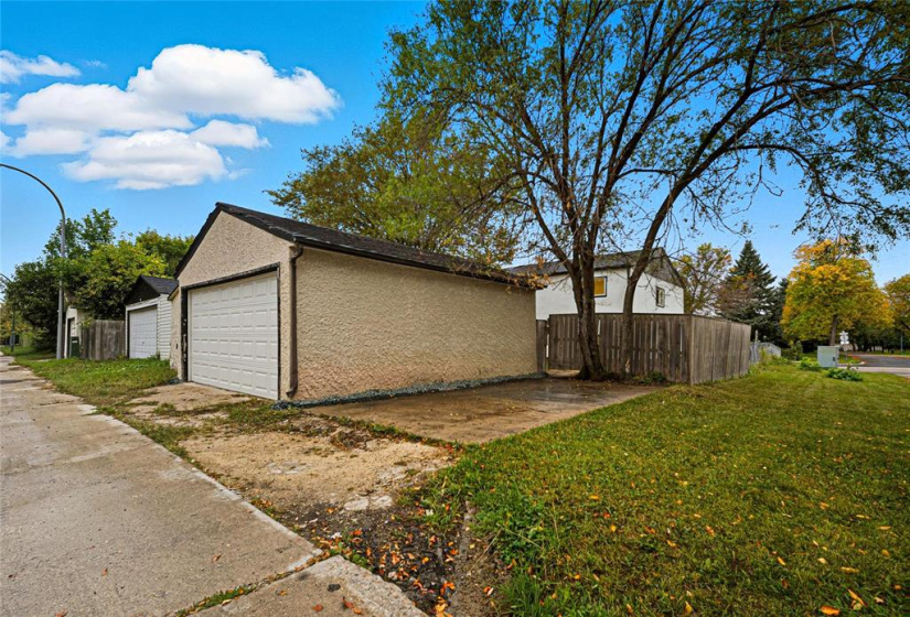 813 Louelda, 3 Bedrooms Bedrooms, 8 Rooms Rooms,2 BathroomsBathrooms,Residential,For Sale,Louelda