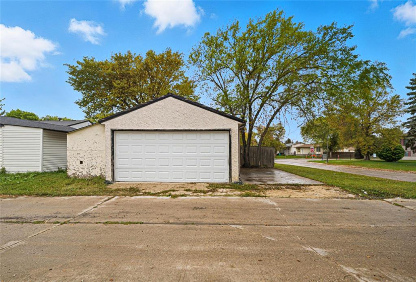 813 Louelda, 3 Bedrooms Bedrooms, 8 Rooms Rooms,2 BathroomsBathrooms,Residential,For Sale,Louelda