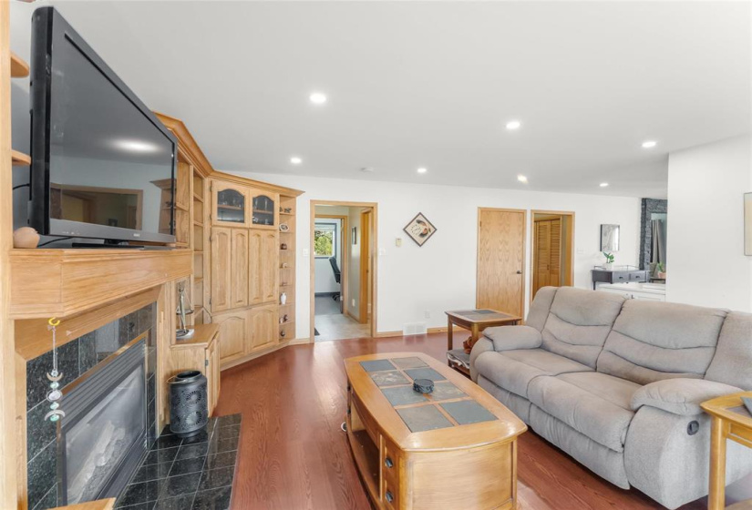 Gas fireplace
