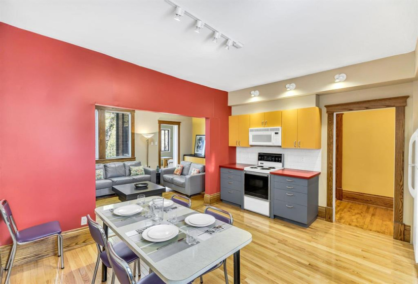 734 Dorchester, 2 Bedrooms Bedrooms, 8 Rooms Rooms,1 BathroomBathrooms,Condominium,For Sale,Dorchester
