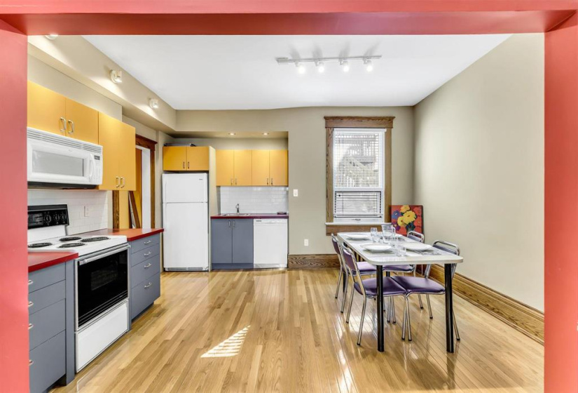 734 Dorchester, 2 Bedrooms Bedrooms, 8 Rooms Rooms,1 BathroomBathrooms,Condominium,For Sale,Dorchester