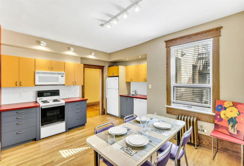 734 Dorchester, 2 Bedrooms Bedrooms, 8 Rooms Rooms,1 BathroomBathrooms,Condominium,For Sale,Dorchester