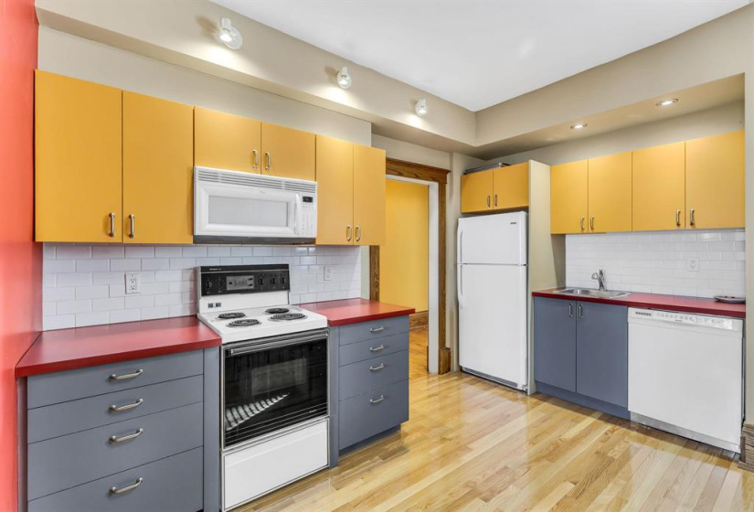 734 Dorchester, 2 Bedrooms Bedrooms, 8 Rooms Rooms,1 BathroomBathrooms,Condominium,For Sale,Dorchester