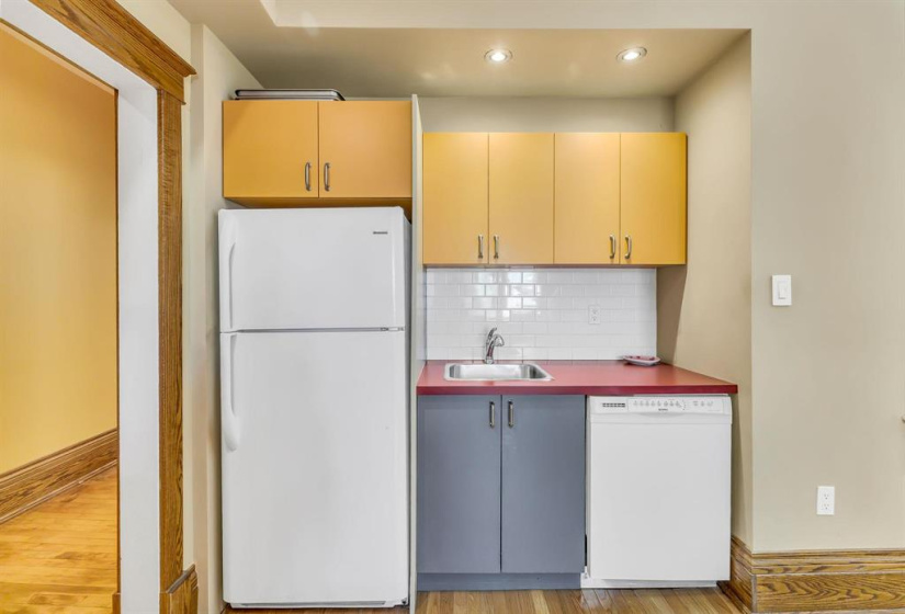 734 Dorchester, 2 Bedrooms Bedrooms, 8 Rooms Rooms,1 BathroomBathrooms,Condominium,For Sale,Dorchester