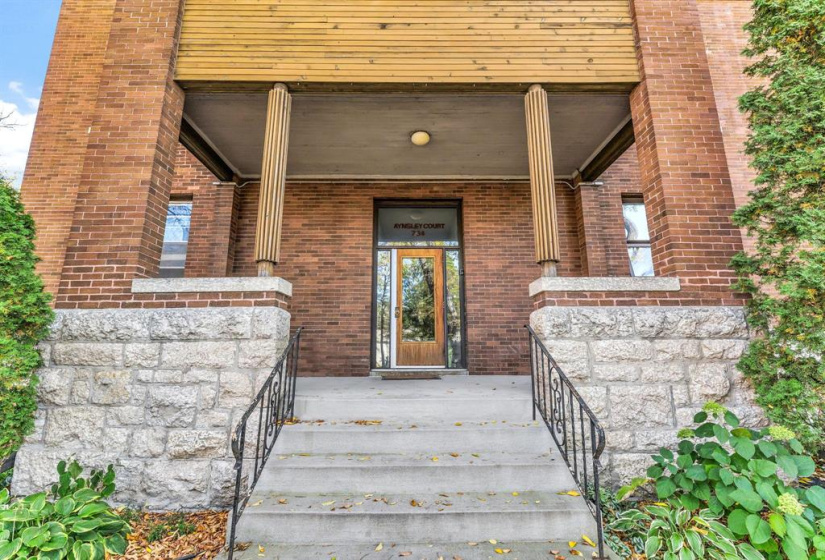 734 Dorchester, 2 Bedrooms Bedrooms, 8 Rooms Rooms,1 BathroomBathrooms,Condominium,For Sale,Dorchester