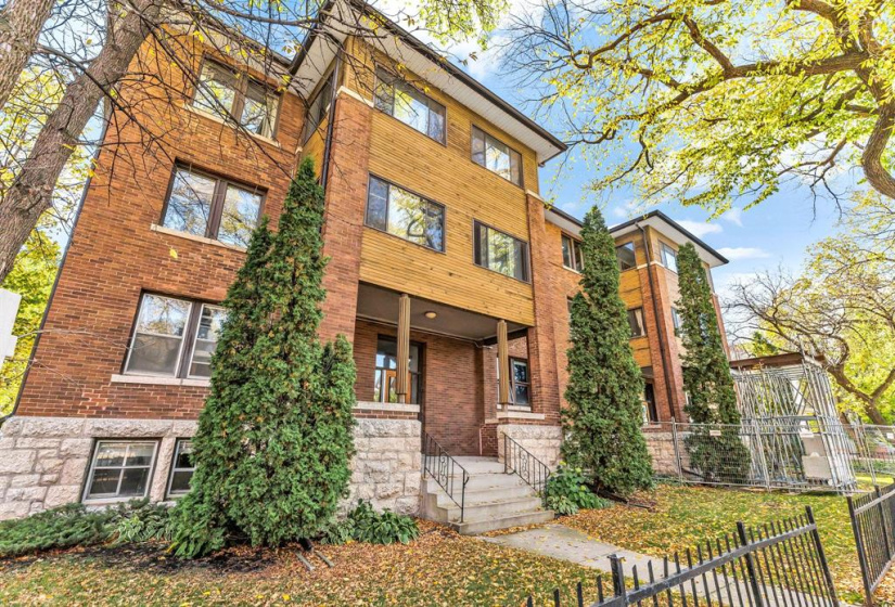 734 Dorchester, 2 Bedrooms Bedrooms, 8 Rooms Rooms,1 BathroomBathrooms,Condominium,For Sale,Dorchester