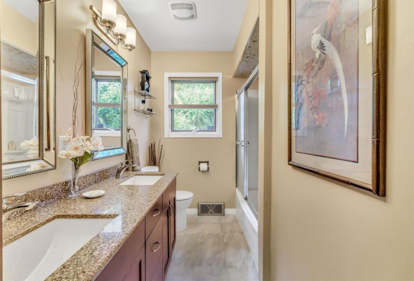 26 Iroquois, 4 Bedrooms Bedrooms, 13 Rooms Rooms,2 BathroomsBathrooms,Residential,For Sale,Iroquois