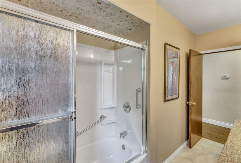 26 Iroquois, 4 Bedrooms Bedrooms, 13 Rooms Rooms,2 BathroomsBathrooms,Residential,For Sale,Iroquois