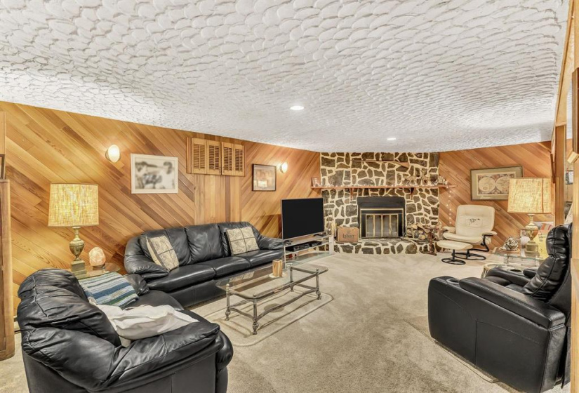 26 Iroquois, 4 Bedrooms Bedrooms, 13 Rooms Rooms,2 BathroomsBathrooms,Residential,For Sale,Iroquois
