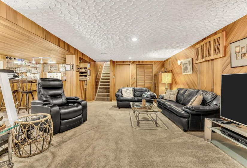 26 Iroquois, 4 Bedrooms Bedrooms, 13 Rooms Rooms,2 BathroomsBathrooms,Residential,For Sale,Iroquois