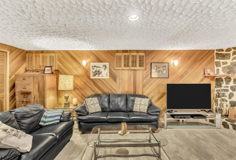 26 Iroquois, 4 Bedrooms Bedrooms, 13 Rooms Rooms,2 BathroomsBathrooms,Residential,For Sale,Iroquois