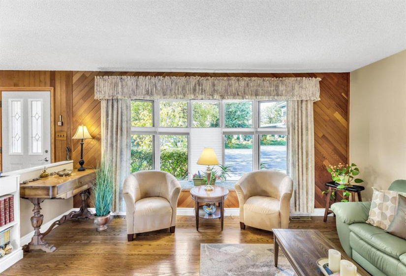 26 Iroquois, 4 Bedrooms Bedrooms, 13 Rooms Rooms,2 BathroomsBathrooms,Residential,For Sale,Iroquois