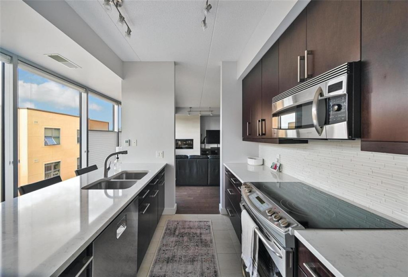 84 Snow, 2 Bedrooms Bedrooms, 9 Rooms Rooms,2 BathroomsBathrooms,Condominium,For Sale,Snow
