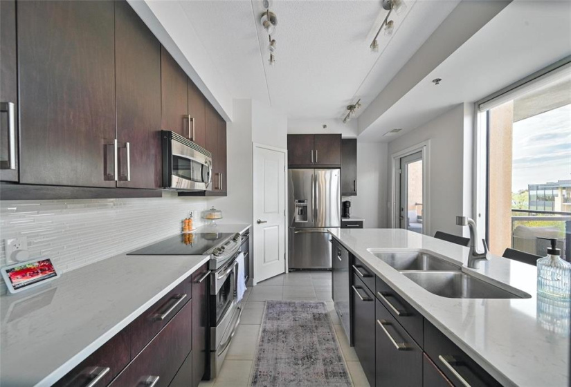 84 Snow, 2 Bedrooms Bedrooms, 9 Rooms Rooms,2 BathroomsBathrooms,Condominium,For Sale,Snow