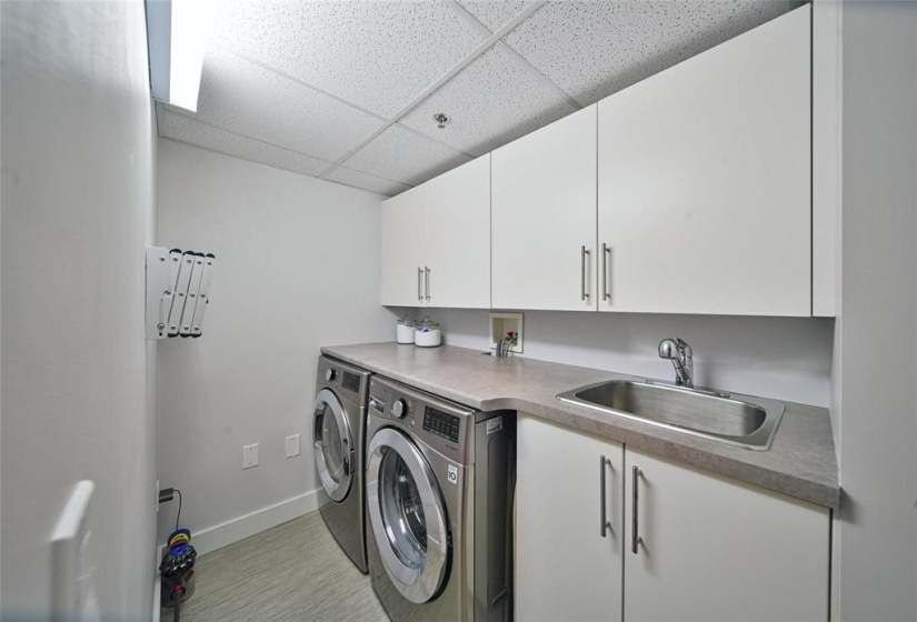 84 Snow, 2 Bedrooms Bedrooms, 9 Rooms Rooms,2 BathroomsBathrooms,Condominium,For Sale,Snow