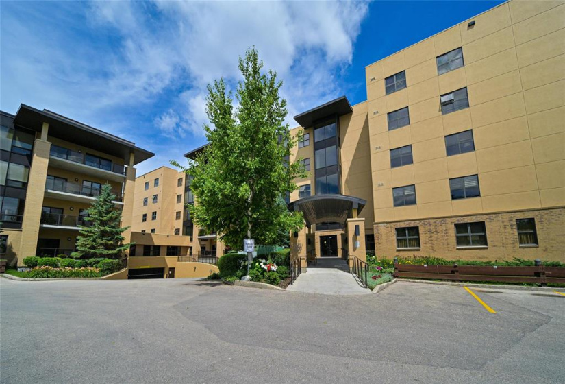 84 Snow, 2 Bedrooms Bedrooms, 9 Rooms Rooms,2 BathroomsBathrooms,Condominium,For Sale,Snow