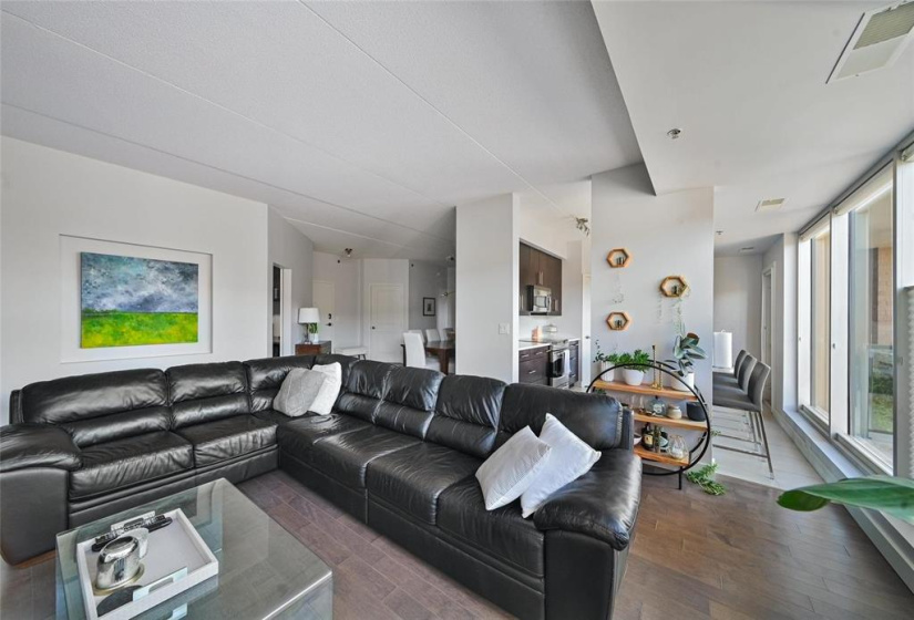 84 Snow, 2 Bedrooms Bedrooms, 9 Rooms Rooms,2 BathroomsBathrooms,Condominium,For Sale,Snow