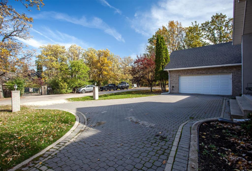 180 Ridgedale, 3 Bedrooms Bedrooms, 18 Rooms Rooms,3 BathroomsBathrooms,Residential,For Sale,Ridgedale