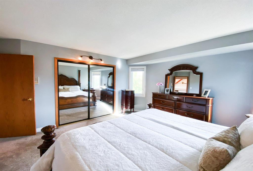 126 Burlington, 4 Bedrooms Bedrooms, 11 Rooms Rooms,2 BathroomsBathrooms,Residential,For Sale,Burlington