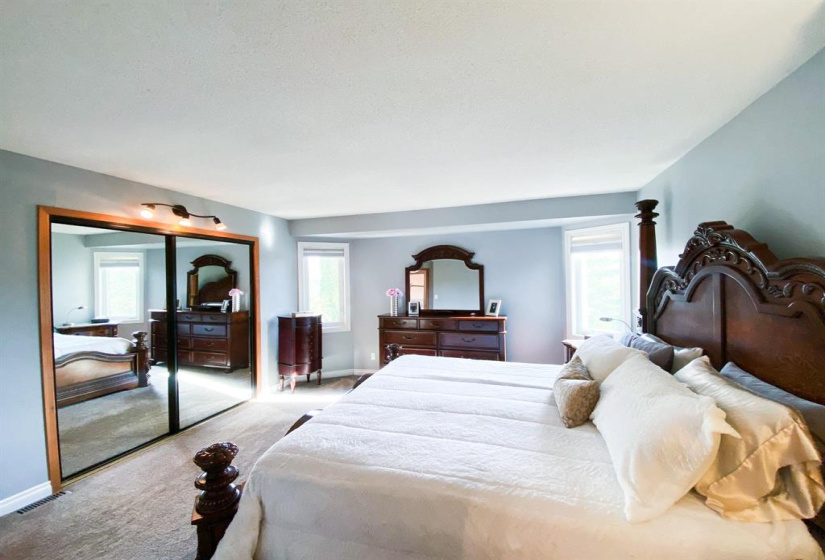 126 Burlington, 4 Bedrooms Bedrooms, 11 Rooms Rooms,2 BathroomsBathrooms,Residential,For Sale,Burlington