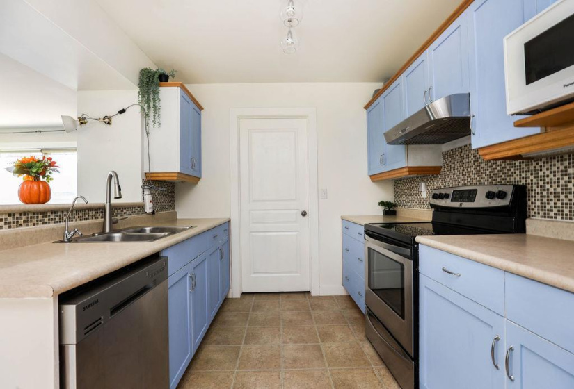 800 Ashworth S, 3 Bedrooms Bedrooms, 12 Rooms Rooms,2 BathroomsBathrooms,Residential,For Sale,Ashworth S