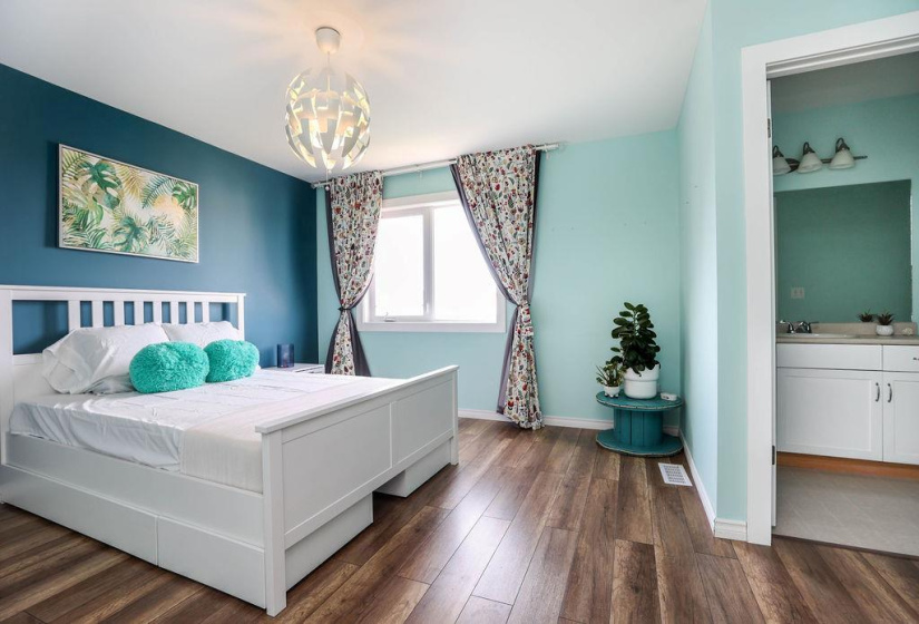 800 Ashworth S, 3 Bedrooms Bedrooms, 12 Rooms Rooms,2 BathroomsBathrooms,Residential,For Sale,Ashworth S