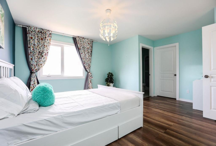 800 Ashworth S, 3 Bedrooms Bedrooms, 12 Rooms Rooms,2 BathroomsBathrooms,Residential,For Sale,Ashworth S