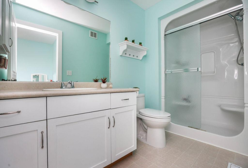 800 Ashworth S, 3 Bedrooms Bedrooms, 12 Rooms Rooms,2 BathroomsBathrooms,Residential,For Sale,Ashworth S