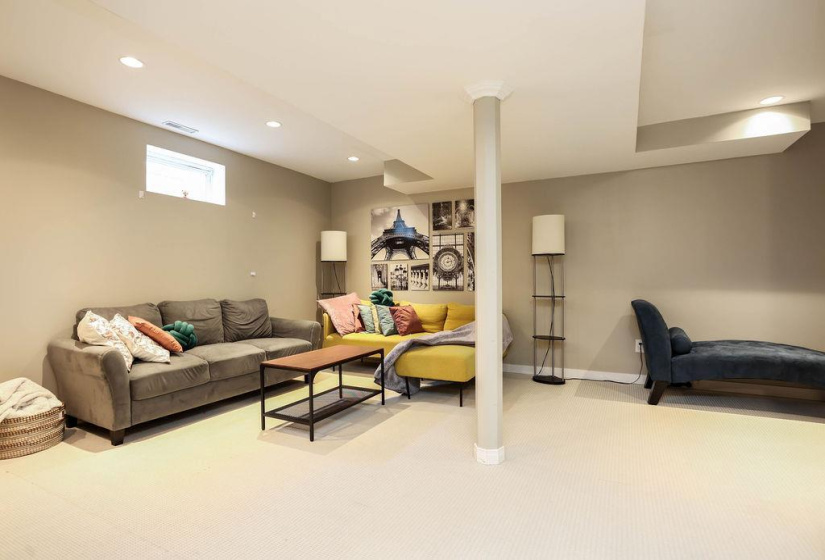 800 Ashworth S, 3 Bedrooms Bedrooms, 12 Rooms Rooms,2 BathroomsBathrooms,Residential,For Sale,Ashworth S
