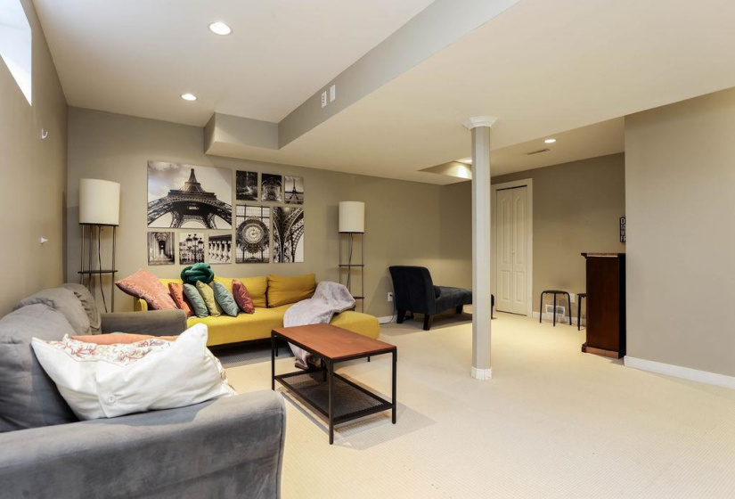 800 Ashworth S, 3 Bedrooms Bedrooms, 12 Rooms Rooms,2 BathroomsBathrooms,Residential,For Sale,Ashworth S