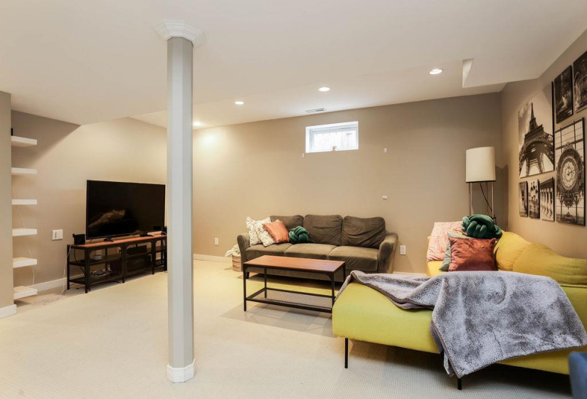 800 Ashworth S, 3 Bedrooms Bedrooms, 12 Rooms Rooms,2 BathroomsBathrooms,Residential,For Sale,Ashworth S