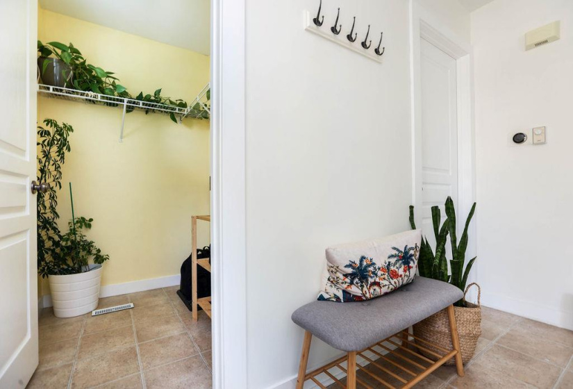 800 Ashworth S, 3 Bedrooms Bedrooms, 12 Rooms Rooms,2 BathroomsBathrooms,Residential,For Sale,Ashworth S