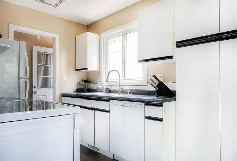 80 Wynford, 3 Bedrooms Bedrooms, 11 Rooms Rooms,1 BathroomBathrooms,Residential,For Sale,Wynford
