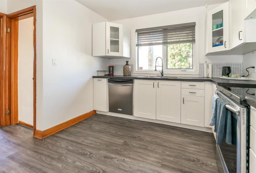 835 Simpson, 4 Bedrooms Bedrooms, 9 Rooms Rooms,1 BathroomBathrooms,Residential,For Sale,Simpson