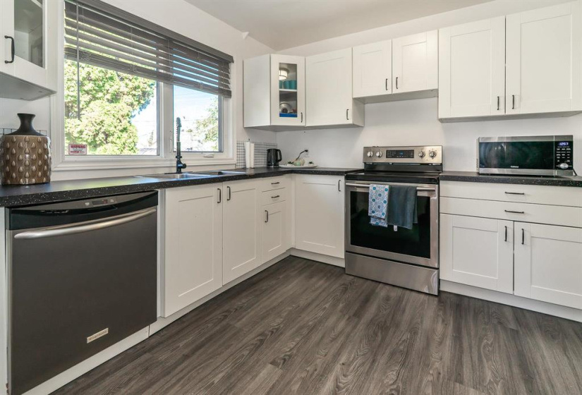 835 Simpson, 4 Bedrooms Bedrooms, 9 Rooms Rooms,1 BathroomBathrooms,Residential,For Sale,Simpson