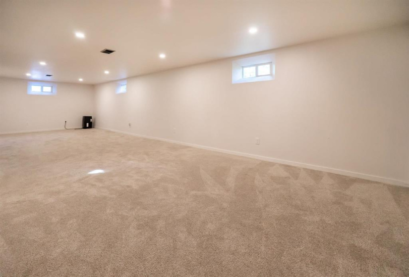 835 Simpson, 4 Bedrooms Bedrooms, 9 Rooms Rooms,1 BathroomBathrooms,Residential,For Sale,Simpson