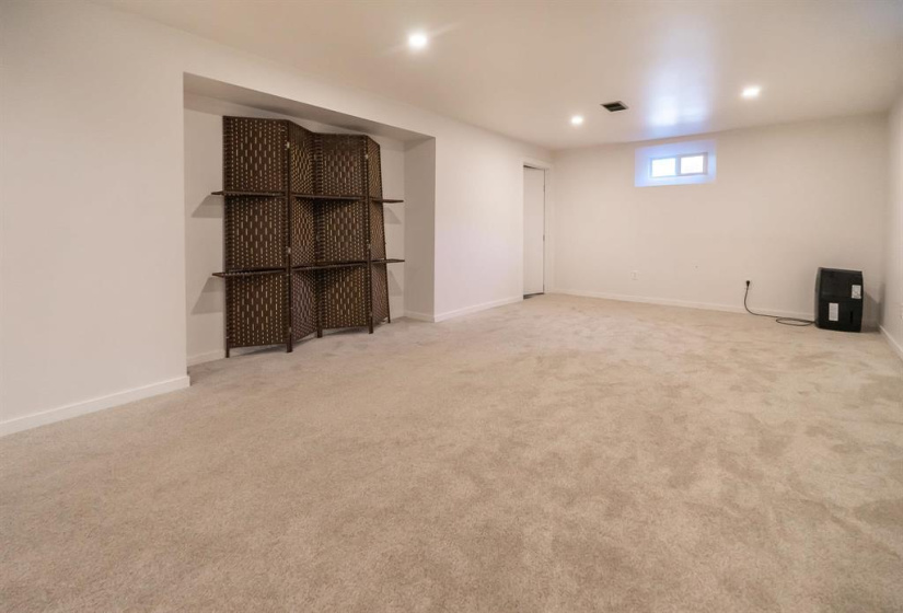 835 Simpson, 4 Bedrooms Bedrooms, 9 Rooms Rooms,1 BathroomBathrooms,Residential,For Sale,Simpson