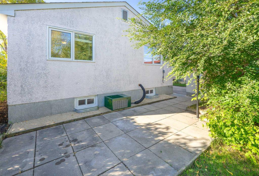 835 Simpson, 4 Bedrooms Bedrooms, 9 Rooms Rooms,1 BathroomBathrooms,Residential,For Sale,Simpson