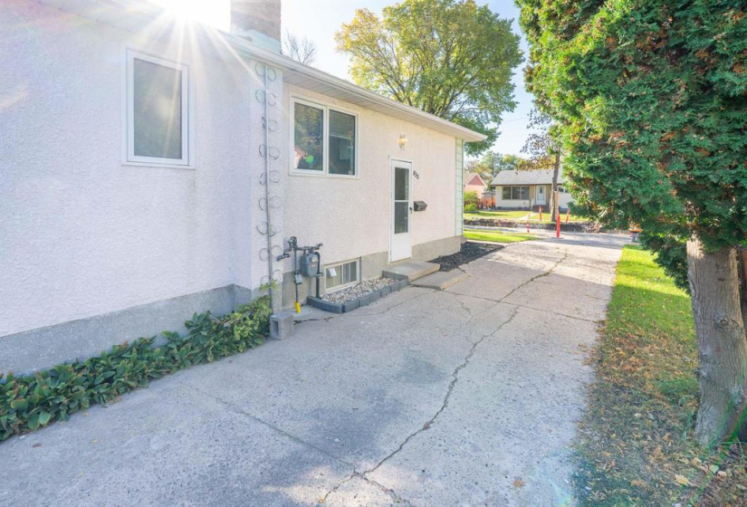 835 Simpson, 4 Bedrooms Bedrooms, 9 Rooms Rooms,1 BathroomBathrooms,Residential,For Sale,Simpson