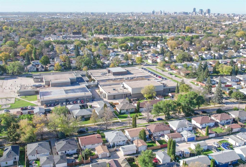 835 Simpson, 4 Bedrooms Bedrooms, 9 Rooms Rooms,1 BathroomBathrooms,Residential,For Sale,Simpson
