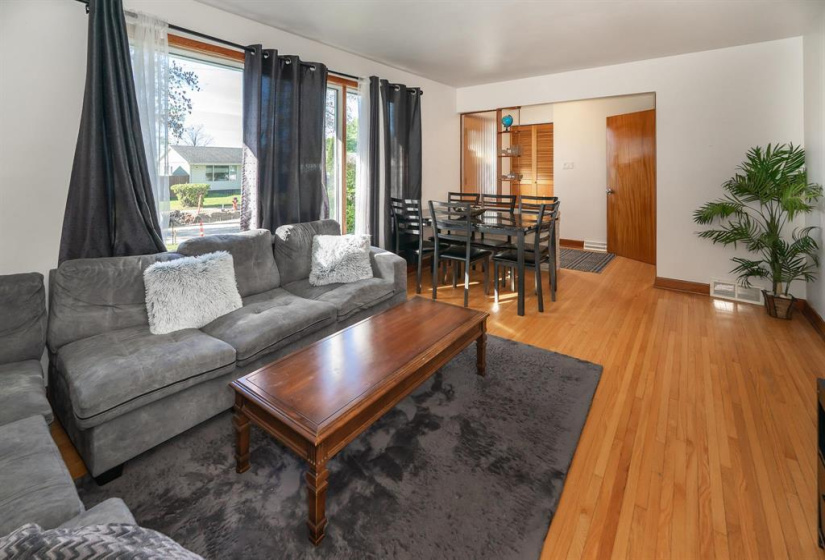 835 Simpson, 4 Bedrooms Bedrooms, 9 Rooms Rooms,1 BathroomBathrooms,Residential,For Sale,Simpson