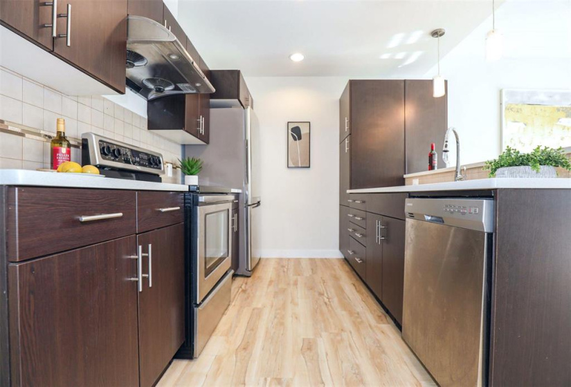 64 Barnes, 3 Bedrooms Bedrooms, 9 Rooms Rooms,2 BathroomsBathrooms,Condominium,For Sale,Barnes
