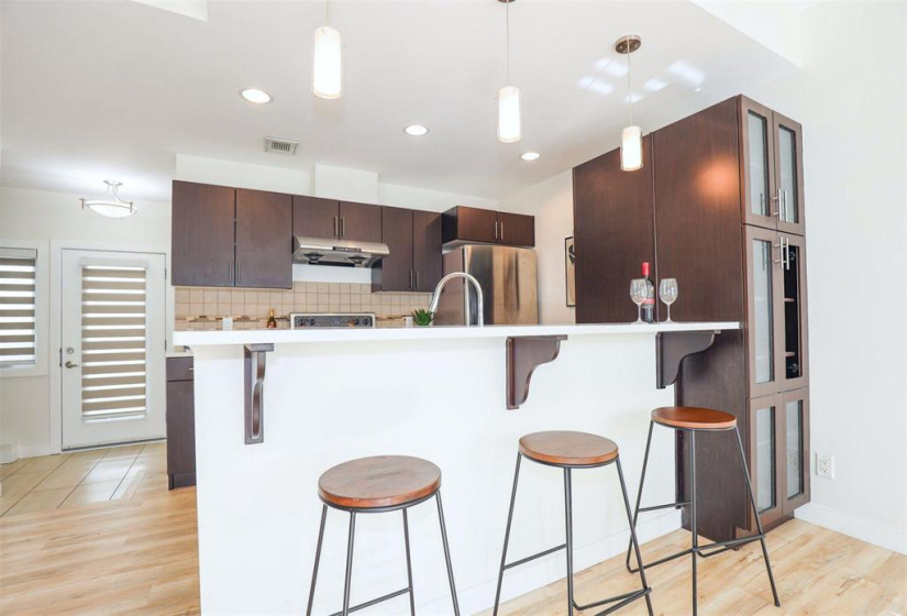 64 Barnes, 3 Bedrooms Bedrooms, 9 Rooms Rooms,2 BathroomsBathrooms,Condominium,For Sale,Barnes