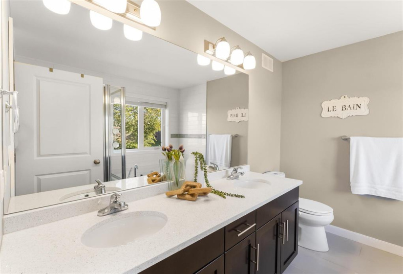 5 piece ensuite with double sinks