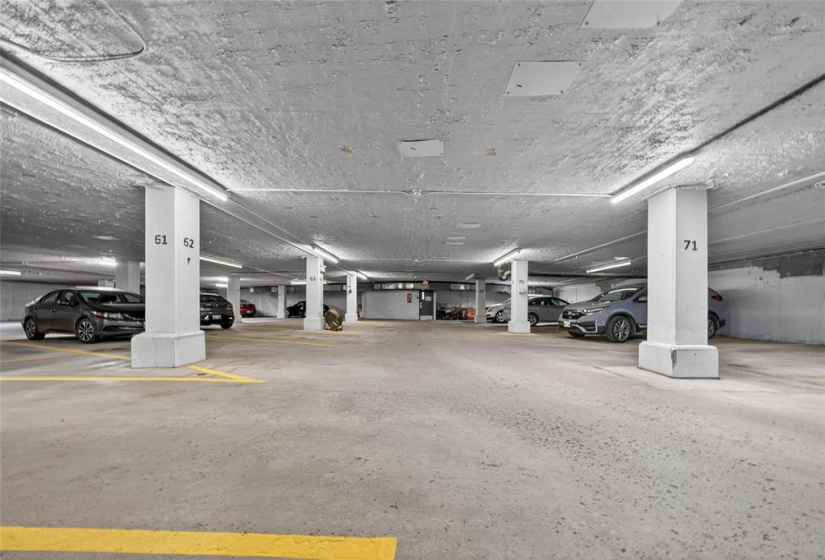 300 Roslyn, 2 Bedrooms Bedrooms, 6 Rooms Rooms,1 BathroomBathrooms,Condominium,For Sale,Roslyn