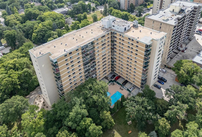 300 Roslyn, 2 Bedrooms Bedrooms, 6 Rooms Rooms,1 BathroomBathrooms,Condominium,For Sale,Roslyn