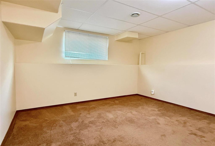 559 Windsor, 4 Bedrooms Bedrooms, 8 Rooms Rooms,2 BathroomsBathrooms,Residential,For Sale,Windsor