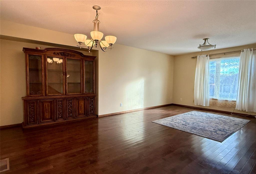 559 Windsor, 4 Bedrooms Bedrooms, 8 Rooms Rooms,2 BathroomsBathrooms,Residential,For Sale,Windsor